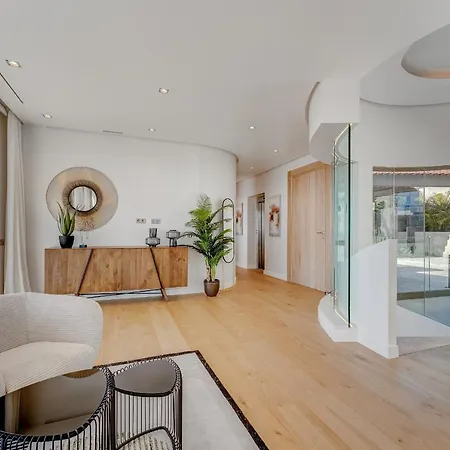 Serenity Heights - Luxury Concierge Services אדחה